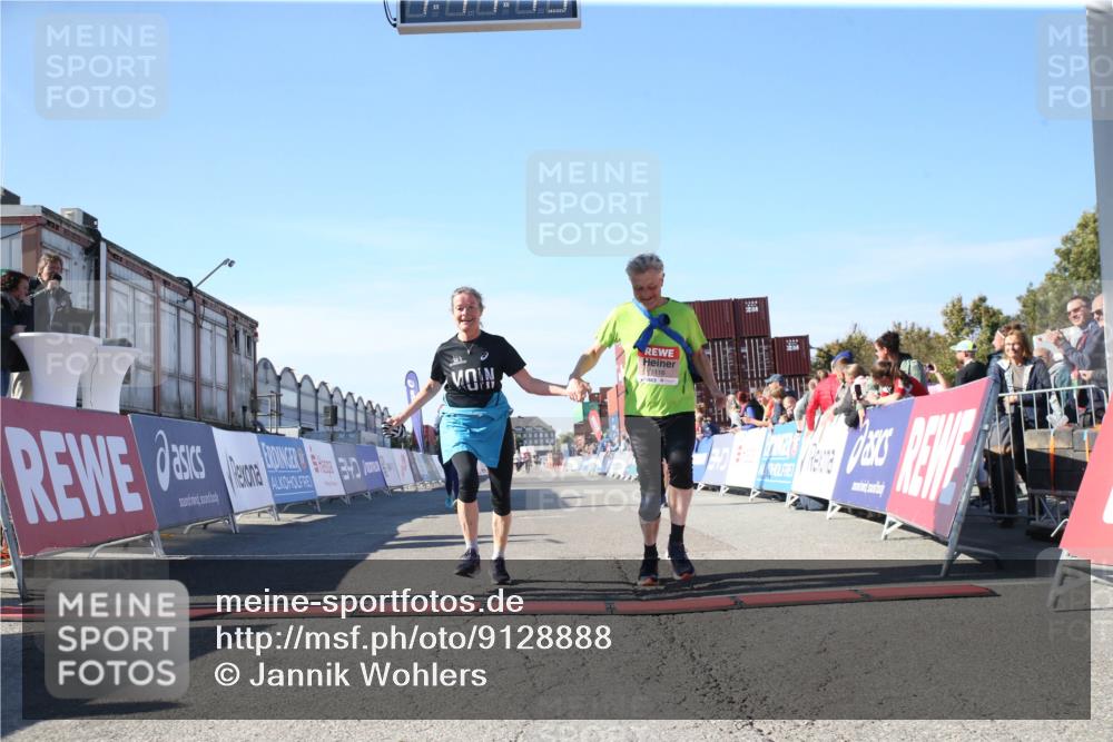 03.10.2025 - Köhlbrandbrückenlauf Jannik Wohlers http://msf.ph/oto/9128888 03.10.2025 13:41:14 Ziel 5116, 5121, 5197, 5421, 6317, 6437 meine-sportfotos.de
