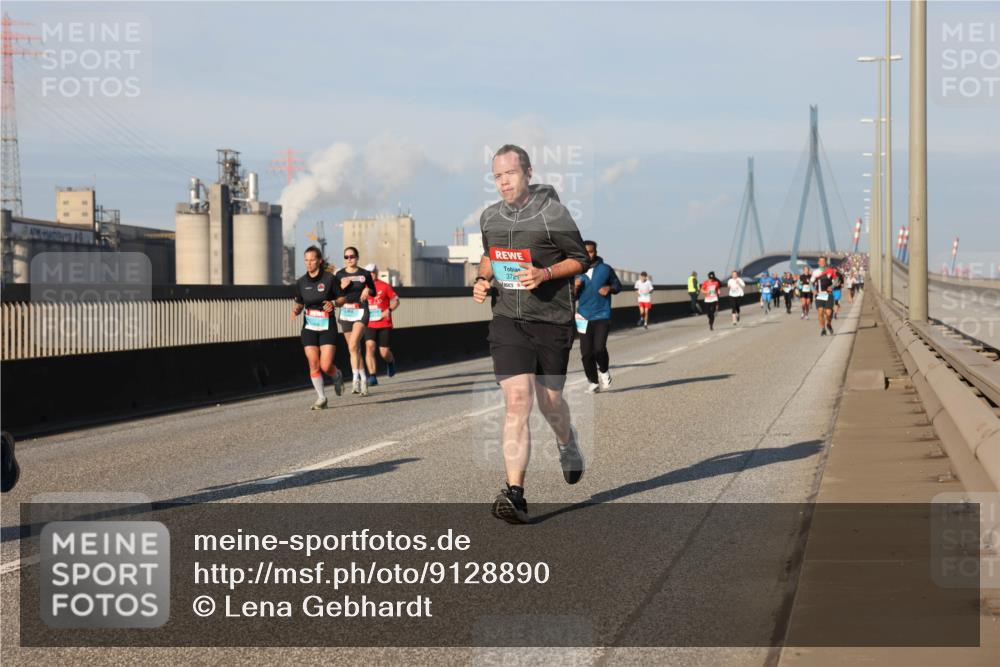 03.10.2025 - Köhlbrandbrückenlauf Lena Gebhardt http://msf.ph/oto/9128890 03.10.2025 09:48:33 Position 2 372 meine-sportfotos.de