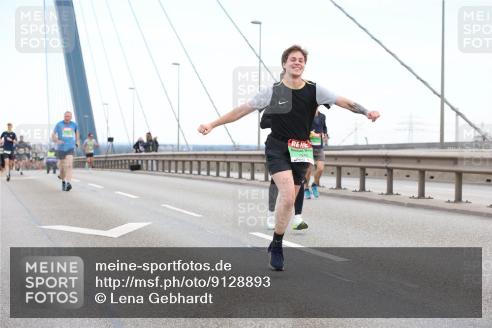 03.10.2025 - Köhlbrandbrückenlauf Lena Gebhardt http://msf.ph/oto/9128893 03.10.2025 15:23:58 Position 2 7248 meine-sportfotos.de