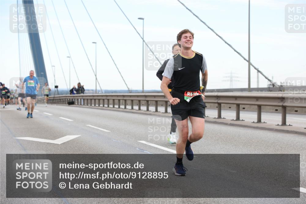 03.10.2025 - Köhlbrandbrückenlauf Lena Gebhardt http://msf.ph/oto/9128895 03.10.2025 15:23:58 Position 2  meine-sportfotos.de