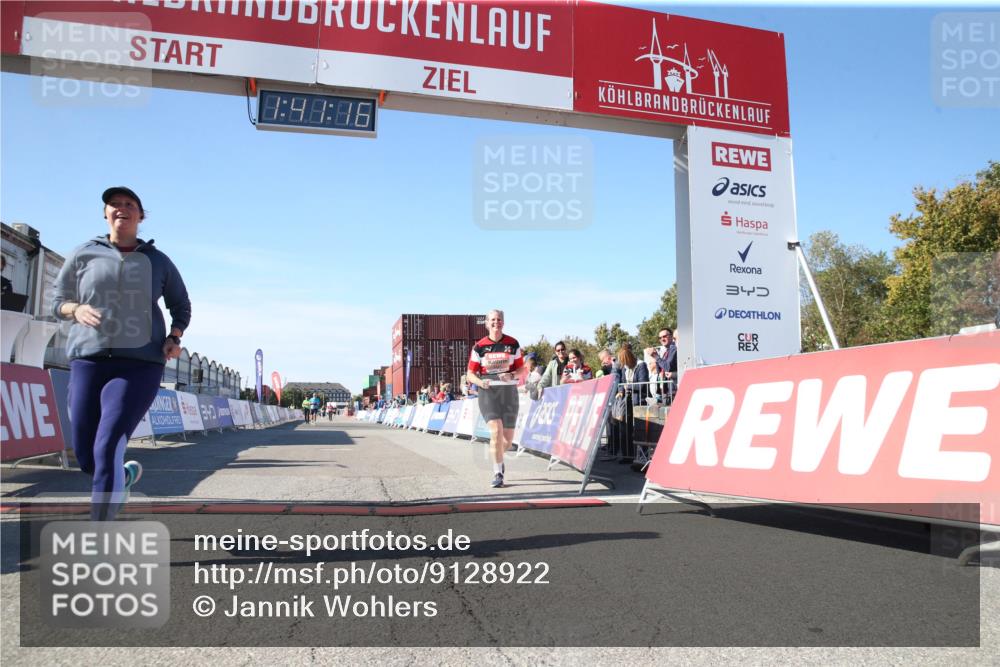 03.10.2025 - Köhlbrandbrückenlauf Jannik Wohlers http://msf.ph/oto/9128922 03.10.2025 13:41:17 Ziel 5116, 5121, 5197, 5421 meine-sportfotos.de