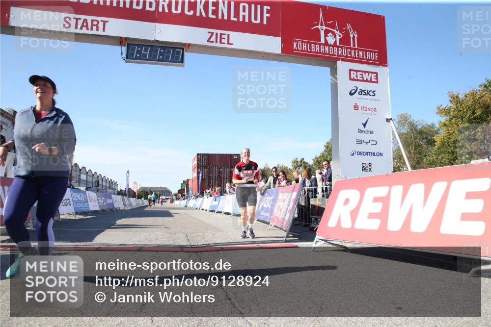 03.10.2025 - Köhlbrandbrückenlauf Jannik Wohlers http://msf.ph/oto/9128924 03.10.2025 13:41:17 Ziel 5116, 5121, 5197, 5421 meine-sportfotos.de