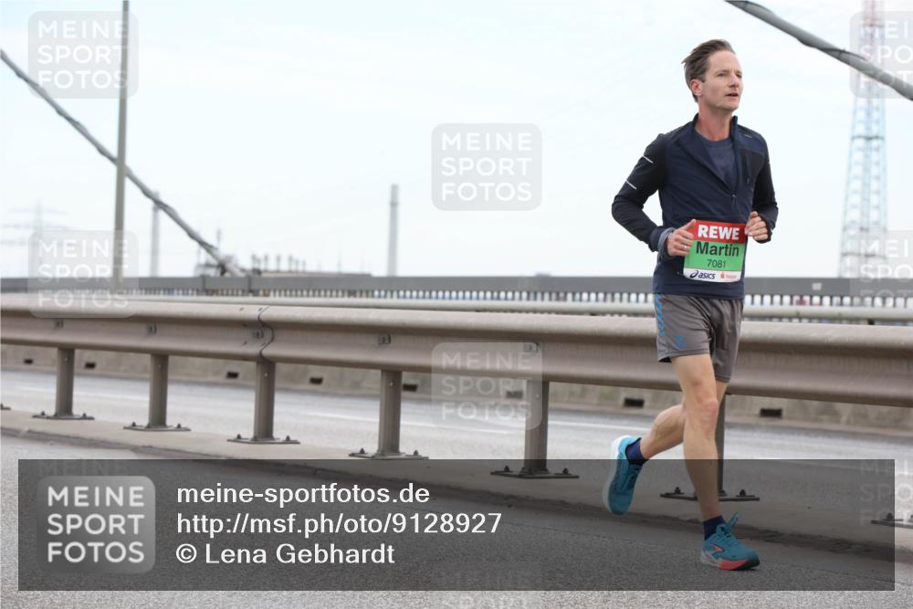 03.10.2025 - Köhlbrandbrückenlauf Lena Gebhardt http://msf.ph/oto/9128927 03.10.2025 15:24:01 Position 2 7081 meine-sportfotos.de