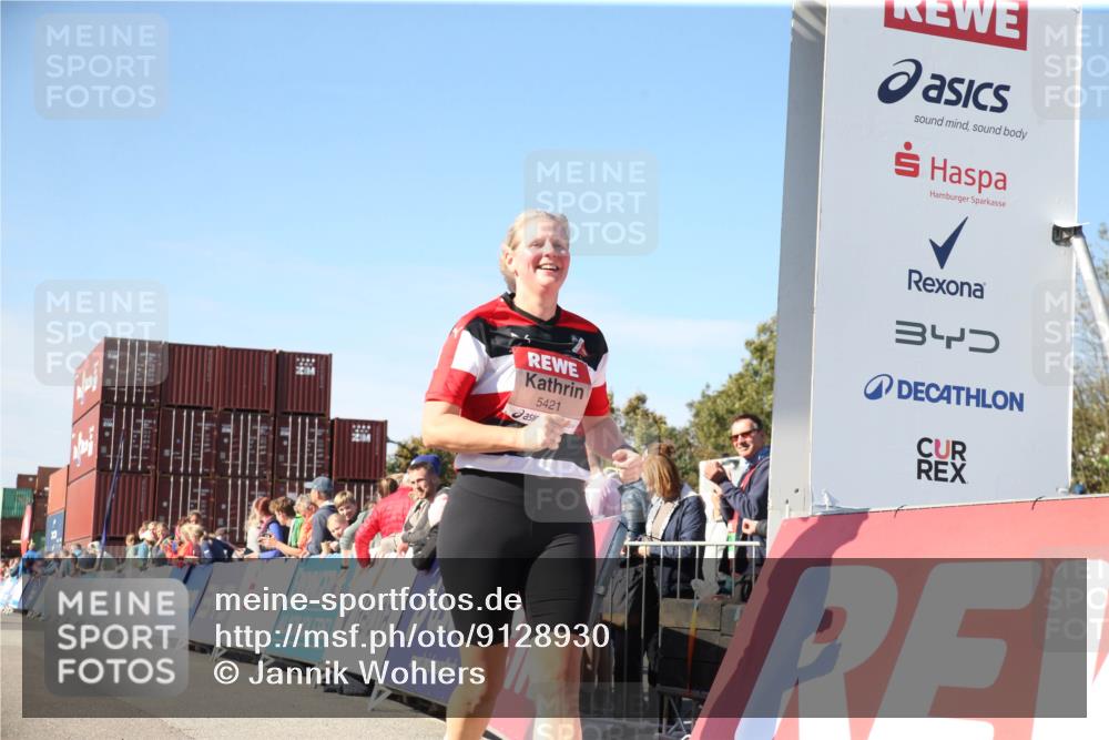 03.10.2025 - Köhlbrandbrückenlauf Jannik Wohlers http://msf.ph/oto/9128930 03.10.2025 13:41:18 Ziel 5116, 5121, 5197, 5421 meine-sportfotos.de