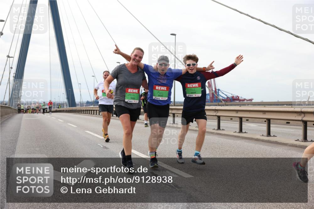 03.10.2025 - Köhlbrandbrückenlauf Lena Gebhardt http://msf.ph/oto/9128938 03.10.2025 16:03:00 Position 2 9693, 9692, 9694 meine-sportfotos.de