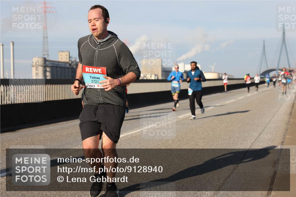 03.10.2025 - Köhlbrandbrückenlauf Lena Gebhardt http://msf.ph/oto/9128940 03.10.2025 09:48:34 Position 2 3721 meine-sportfotos.de