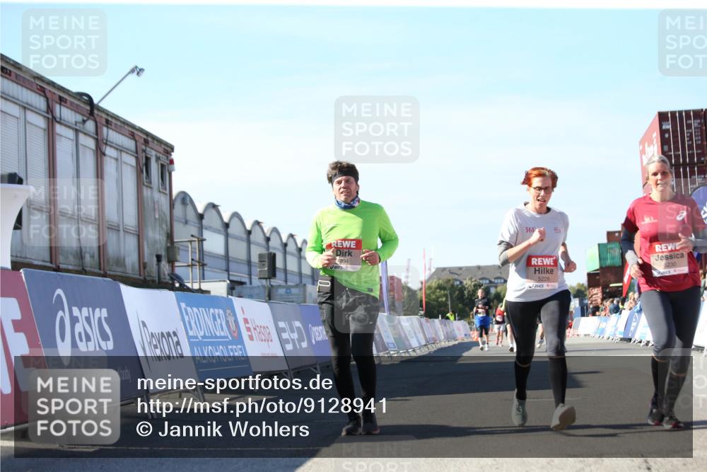03.10.2025 - Köhlbrandbrückenlauf Jannik Wohlers http://msf.ph/oto/9128941 03.10.2025 13:41:38 Ziel 4894, 5228, 5230, 6462 meine-sportfotos.de