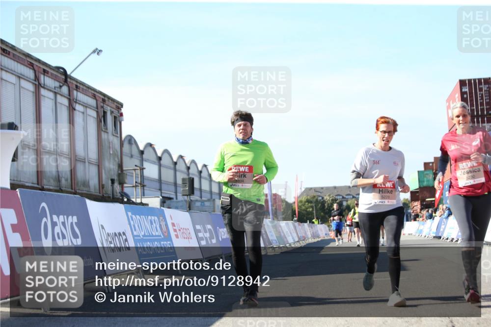 03.10.2025 - Köhlbrandbrückenlauf Jannik Wohlers http://msf.ph/oto/9128942 03.10.2025 13:41:38 Ziel 4894, 5228, 5230, 6462 meine-sportfotos.de