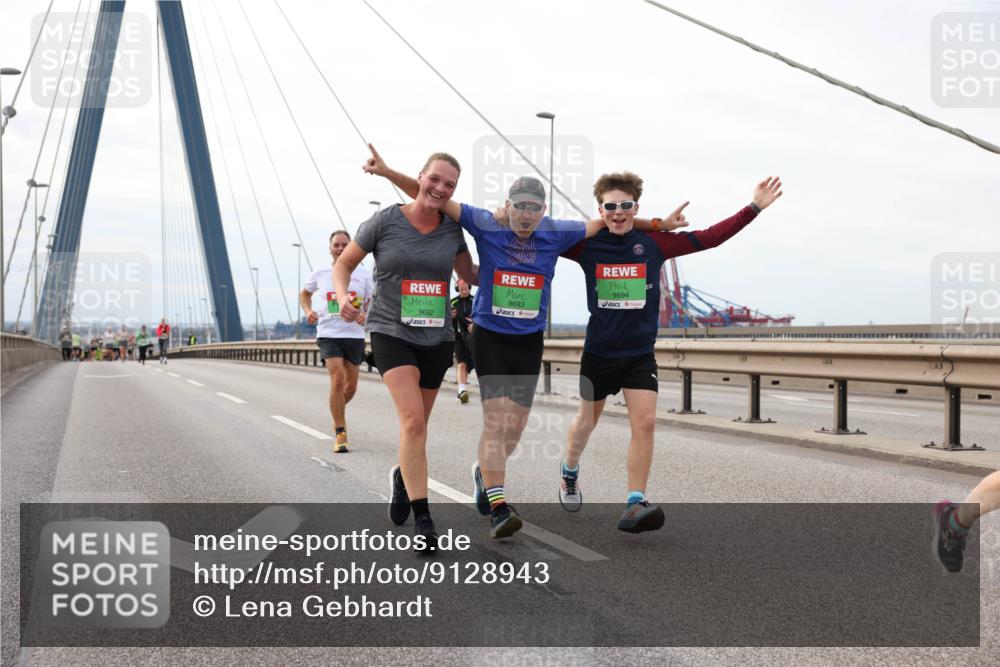 03.10.2025 - Köhlbrandbrückenlauf Lena Gebhardt http://msf.ph/oto/9128943 03.10.2025 16:03:00 Position 2 9692, 9693, 9694 meine-sportfotos.de