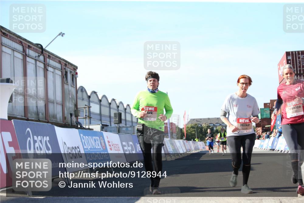 03.10.2025 - Köhlbrandbrückenlauf Jannik Wohlers http://msf.ph/oto/9128944 03.10.2025 13:41:38 Ziel 4894, 5228, 5230, 6462 meine-sportfotos.de