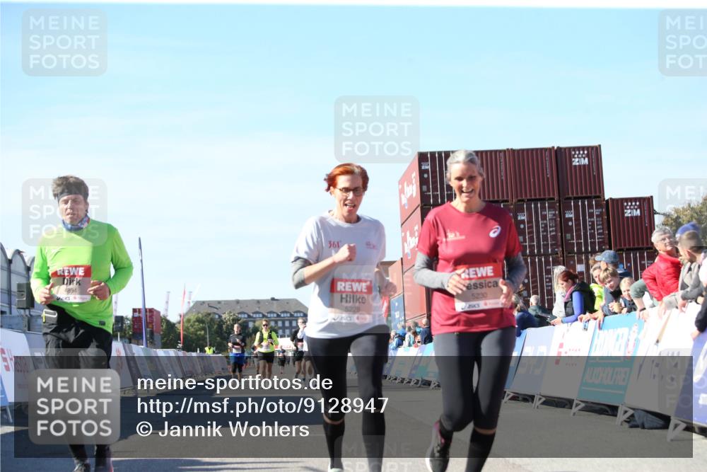 03.10.2025 - Köhlbrandbrückenlauf Jannik Wohlers http://msf.ph/oto/9128947 03.10.2025 13:41:39 Ziel 4894, 5228, 5230, 6462 meine-sportfotos.de