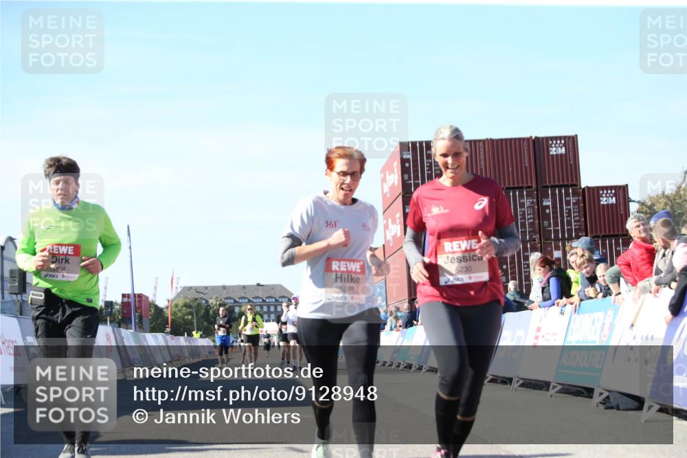 03.10.2025 - Köhlbrandbrückenlauf Jannik Wohlers http://msf.ph/oto/9128948 03.10.2025 13:41:39 Ziel 4894, 5228, 5230, 6462 meine-sportfotos.de