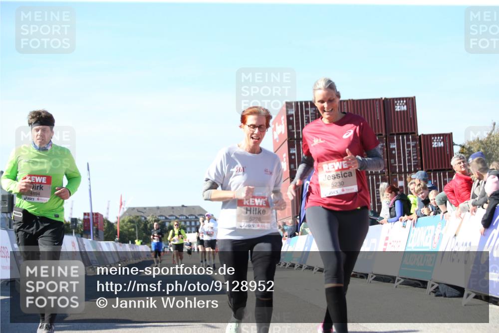 03.10.2025 - Köhlbrandbrückenlauf Jannik Wohlers http://msf.ph/oto/9128952 03.10.2025 13:41:39 Ziel 4894, 5228, 5230, 6462 meine-sportfotos.de