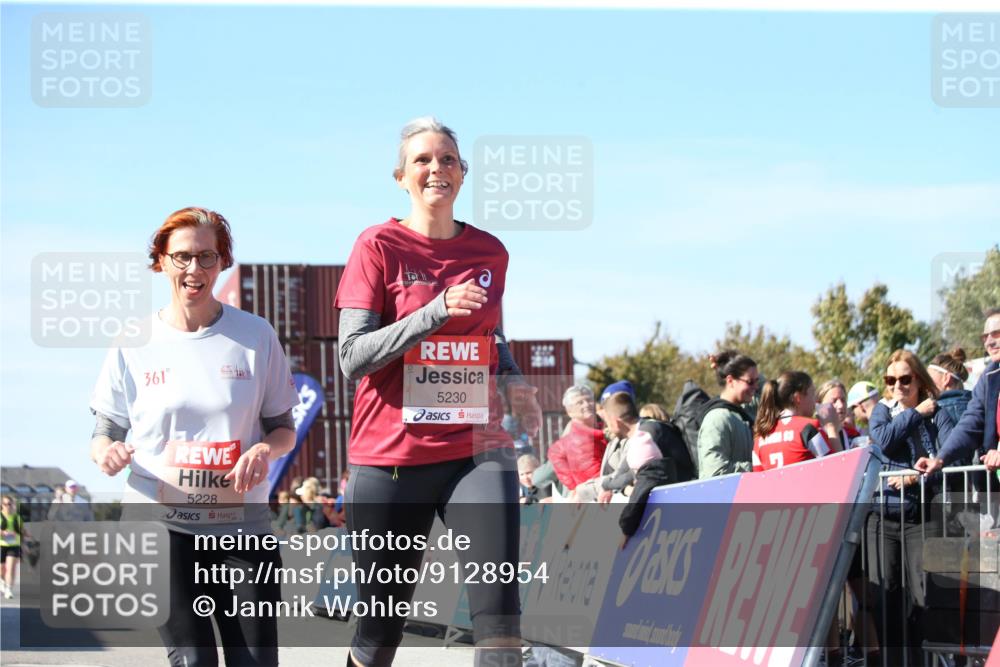 03.10.2025 - Köhlbrandbrückenlauf Jannik Wohlers http://msf.ph/oto/9128954 03.10.2025 13:41:39 Ziel 4894, 5228, 5230, 6462 meine-sportfotos.de