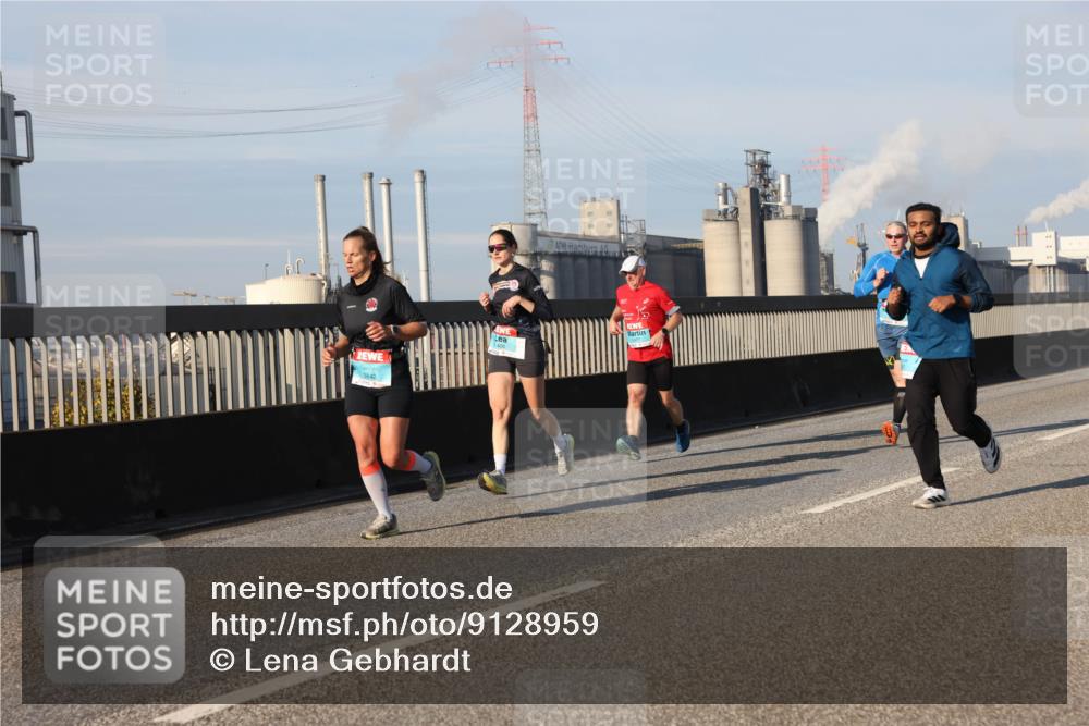 03.10.2025 - Köhlbrandbrückenlauf Lena Gebhardt http://msf.ph/oto/9128959 03.10.2025 09:48:36 Position 2  meine-sportfotos.de