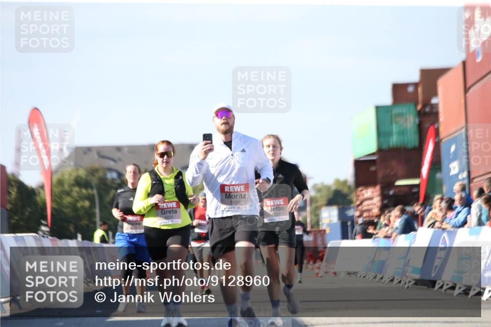 03.10.2025 - Köhlbrandbrückenlauf Jannik Wohlers http://msf.ph/oto/9128960 03.10.2025 13:41:43 Ziel 4894, 5193, 5228, 5230, 5232, 5257 meine-sportfotos.de