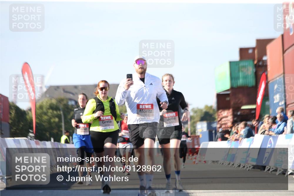 03.10.2025 - Köhlbrandbrückenlauf Jannik Wohlers http://msf.ph/oto/9128962 03.10.2025 13:41:43 Ziel 4894, 5193, 5228, 5230, 5232, 5257 meine-sportfotos.de
