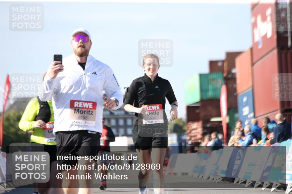 03.10.2025 - Köhlbrandbrückenlauf Jannik Wohlers http://msf.ph/oto/9128969 03.10.2025 13:41:45 Ziel 4894, 5193, 5228, 5230, 5232, 5257 meine-sportfotos.de