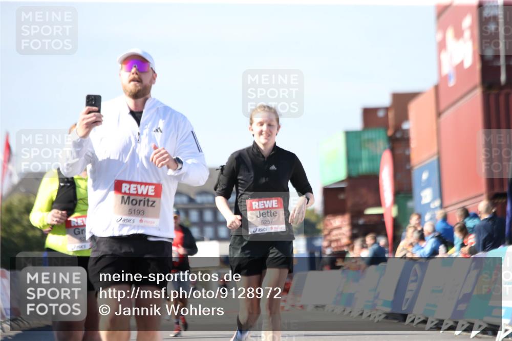 03.10.2025 - Köhlbrandbrückenlauf Jannik Wohlers http://msf.ph/oto/9128972 03.10.2025 13:41:45 Ziel 4894, 5193, 5228, 5230, 5232, 5257 meine-sportfotos.de