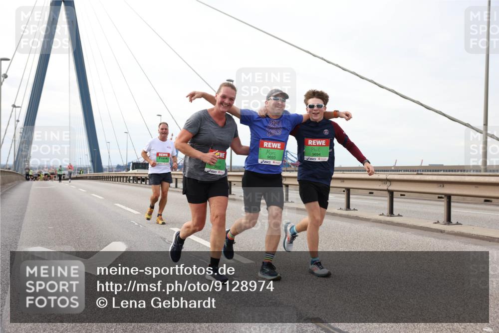 03.10.2025 - Köhlbrandbrückenlauf Lena Gebhardt http://msf.ph/oto/9128974 03.10.2025 16:03:01 Position 2 9692, 9693, 9694 meine-sportfotos.de