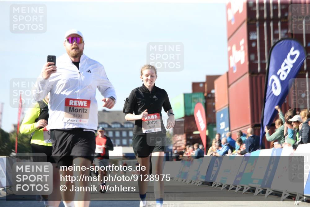 03.10.2025 - Köhlbrandbrückenlauf Jannik Wohlers http://msf.ph/oto/9128975 03.10.2025 13:41:46 Ziel 4894, 5193, 5228, 5230, 5232, 5257 meine-sportfotos.de