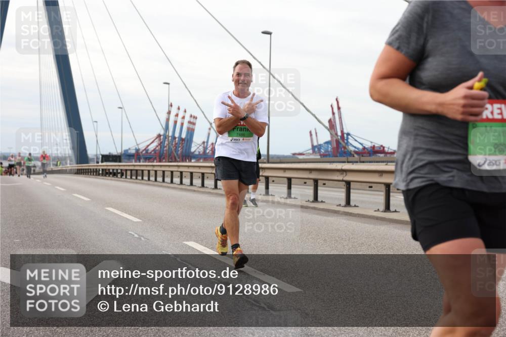 03.10.2025 - Köhlbrandbrückenlauf Lena Gebhardt http://msf.ph/oto/9128986 03.10.2025 16:03:02 Position 2 7486, 968 meine-sportfotos.de