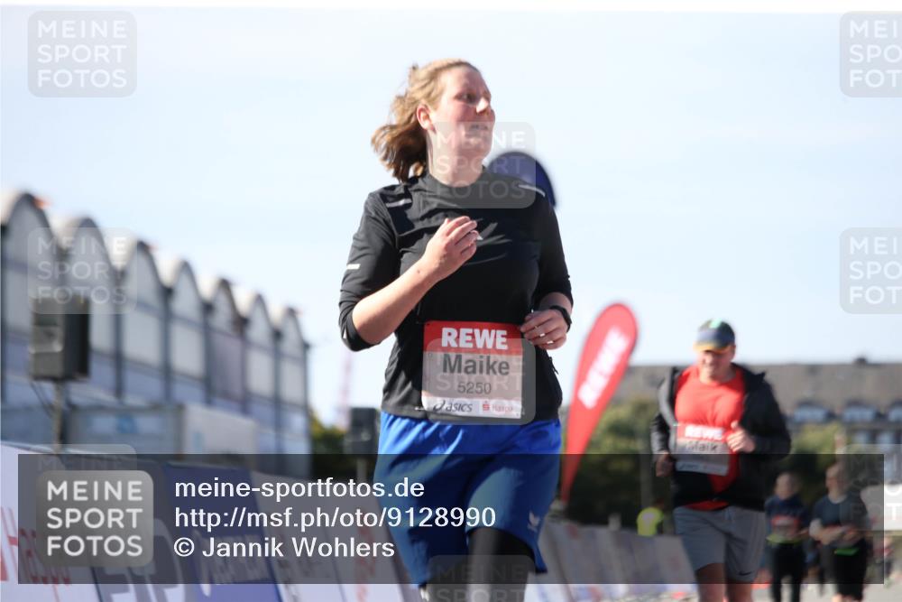 03.10.2025 - Köhlbrandbrückenlauf Jannik Wohlers http://msf.ph/oto/9128990 03.10.2025 13:41:52 Ziel 5043, 5193, 5232, 5250, 5257, 5315 meine-sportfotos.de
