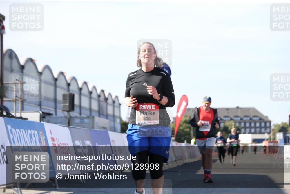 03.10.2025 - Köhlbrandbrückenlauf Jannik Wohlers http://msf.ph/oto/9128998 03.10.2025 13:41:52 Ziel 5043, 5193, 5232, 5250, 5257, 5315 meine-sportfotos.de
