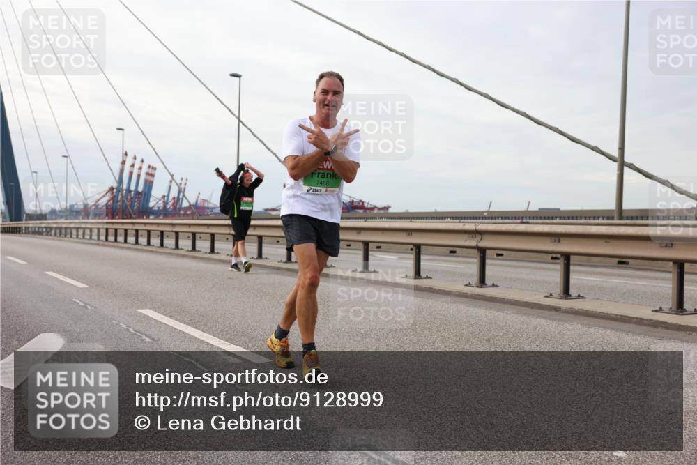 03.10.2025 - Köhlbrandbrückenlauf Lena Gebhardt http://msf.ph/oto/9128999 03.10.2025 16:03:02 Position 2 7486 meine-sportfotos.de