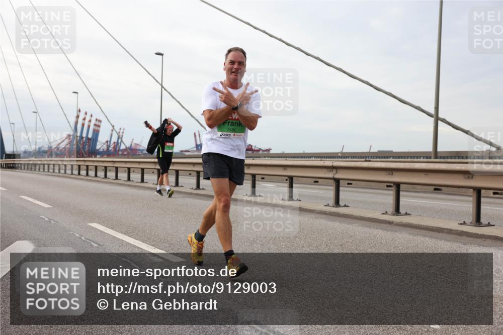 03.10.2025 - Köhlbrandbrückenlauf Lena Gebhardt http://msf.ph/oto/9129003 03.10.2025 16:03:02 Position 2 7486 meine-sportfotos.de