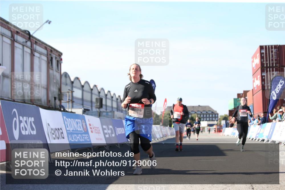 03.10.2025 - Köhlbrandbrückenlauf Jannik Wohlers http://msf.ph/oto/9129006 03.10.2025 13:41:53 Ziel 5043, 5193, 5232, 5250, 5257, 5315 meine-sportfotos.de