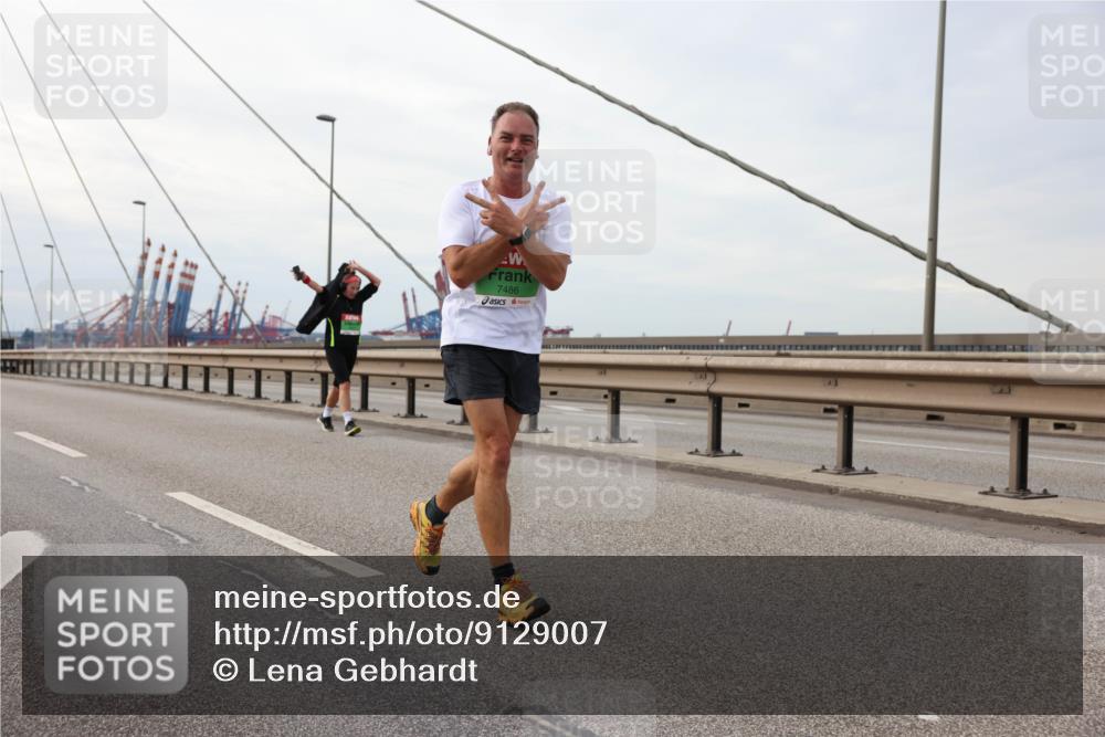 03.10.2025 - Köhlbrandbrückenlauf Lena Gebhardt http://msf.ph/oto/9129007 03.10.2025 16:03:02 Position 2 7486 meine-sportfotos.de