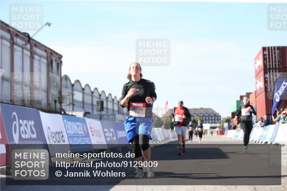 03.10.2025 - Köhlbrandbrückenlauf Jannik Wohlers http://msf.ph/oto/9129009 03.10.2025 13:41:53 Ziel 5043, 5193, 5232, 5250, 5257, 5315 meine-sportfotos.de