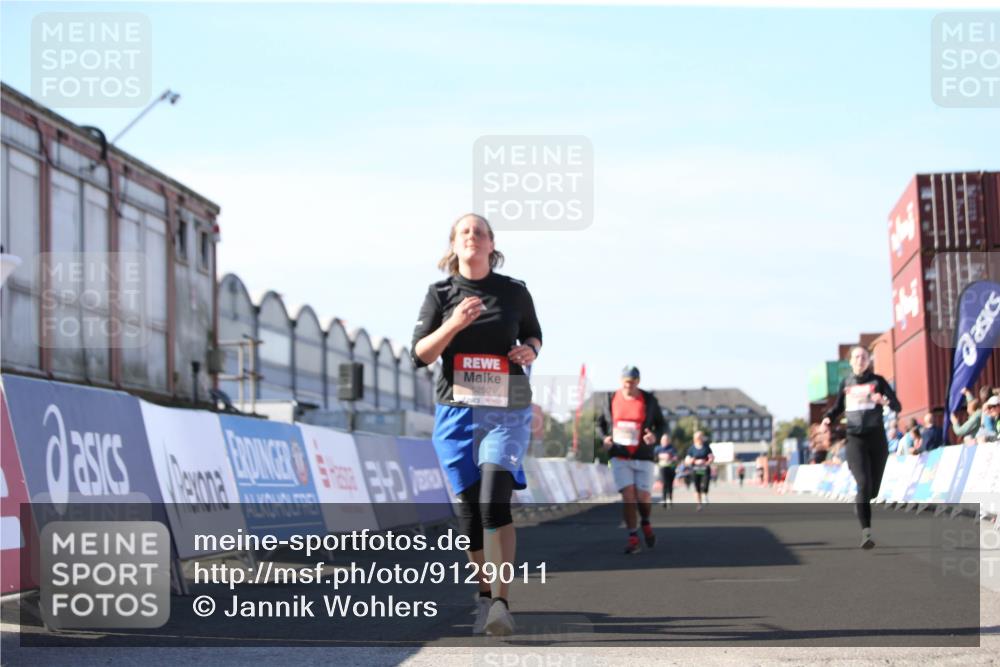 03.10.2025 - Köhlbrandbrückenlauf Jannik Wohlers http://msf.ph/oto/9129011 03.10.2025 13:41:53 Ziel 5043, 5193, 5232, 5250, 5257, 5315 meine-sportfotos.de
