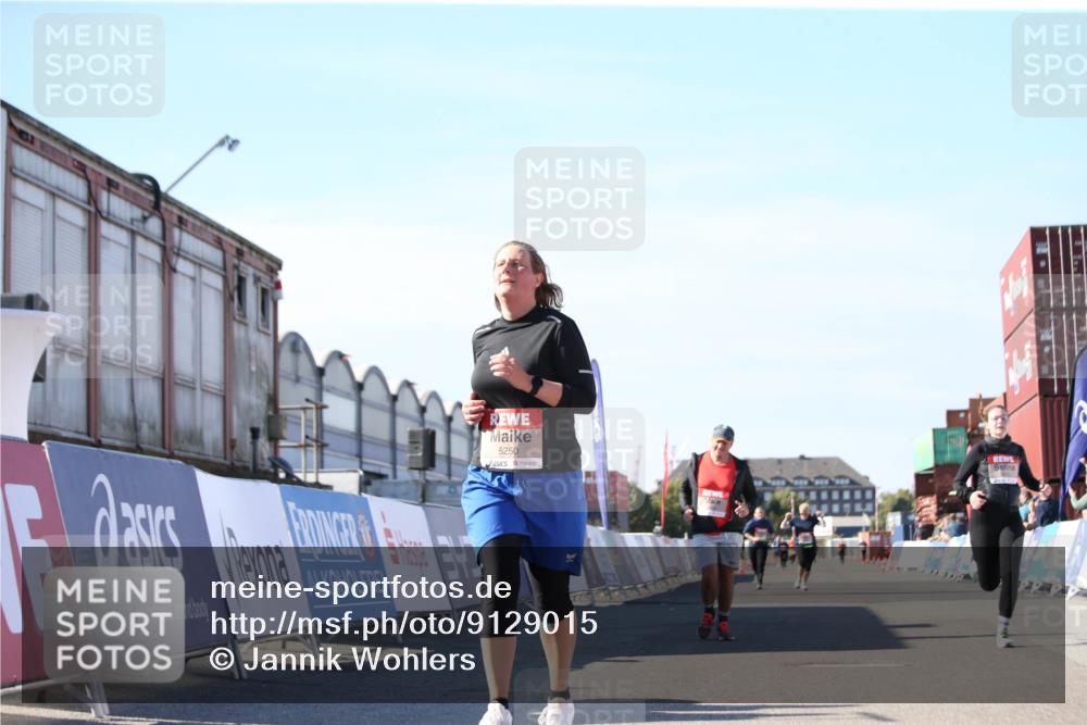 03.10.2025 - Köhlbrandbrückenlauf Jannik Wohlers http://msf.ph/oto/9129015 03.10.2025 13:41:53 Ziel 5043, 5193, 5232, 5250, 5257, 5315 meine-sportfotos.de