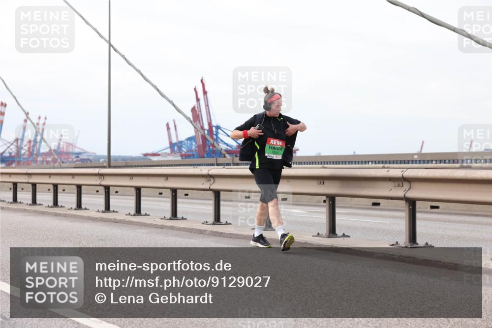 03.10.2025 - Köhlbrandbrückenlauf Lena Gebhardt http://msf.ph/oto/9129027 03.10.2025 16:03:04 Position 2 7837 meine-sportfotos.de