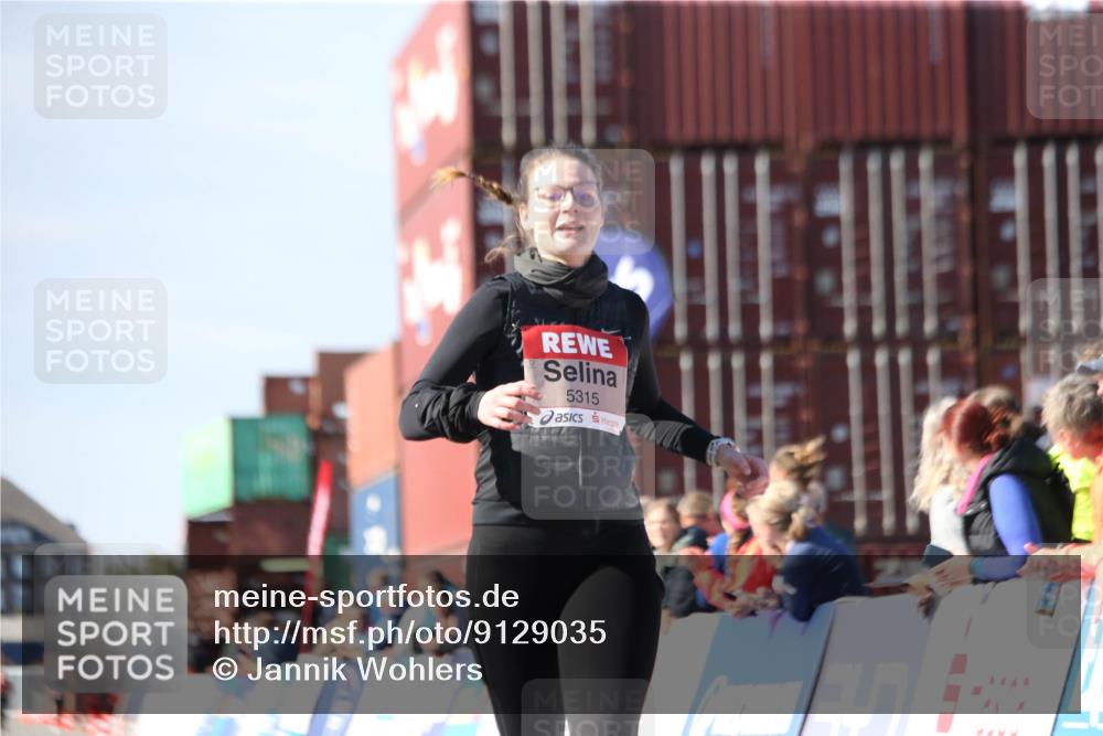 03.10.2025 - Köhlbrandbrückenlauf Jannik Wohlers http://msf.ph/oto/9129035 03.10.2025 13:41:55 Ziel 5043, 5193, 5232, 5250, 5257, 5315 meine-sportfotos.de