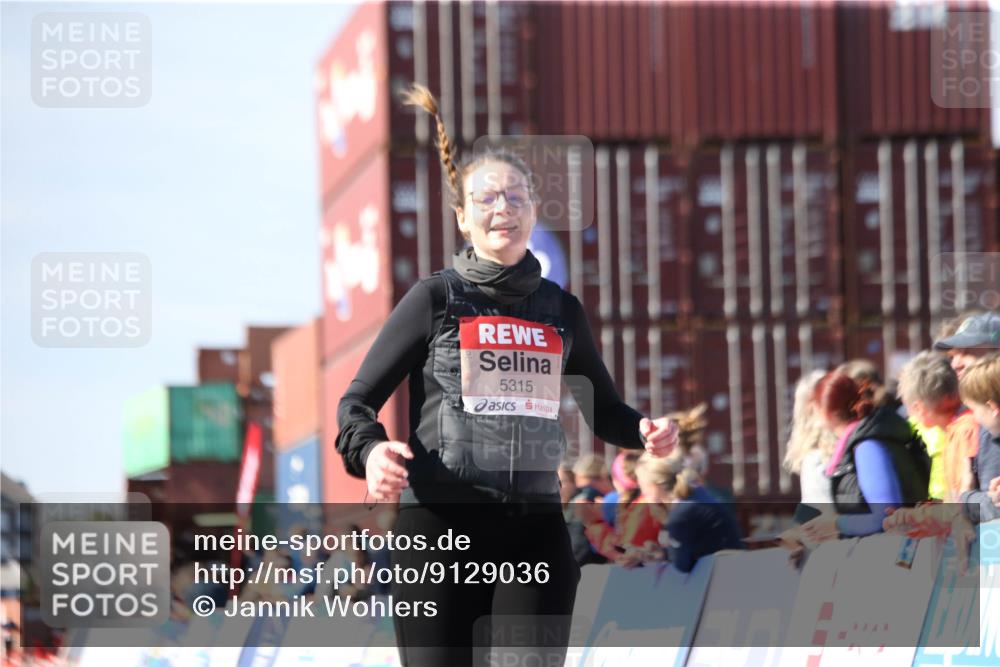 03.10.2025 - Köhlbrandbrückenlauf Jannik Wohlers http://msf.ph/oto/9129036 03.10.2025 13:41:55 Ziel 5043, 5193, 5232, 5250, 5257, 5315 meine-sportfotos.de