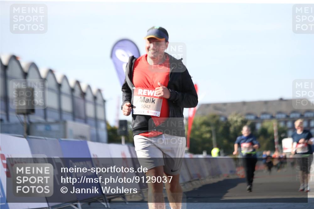 03.10.2025 - Köhlbrandbrückenlauf Jannik Wohlers http://msf.ph/oto/9129037 03.10.2025 13:41:56 Ziel 5043, 5193, 5232, 5250, 5257, 5315 meine-sportfotos.de