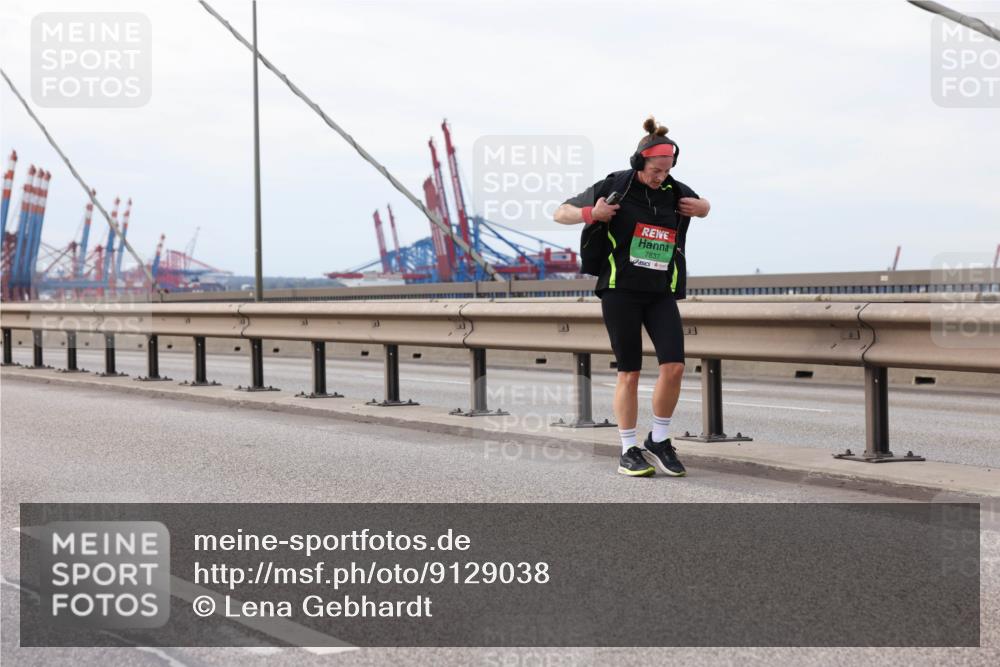 03.10.2025 - Köhlbrandbrückenlauf Lena Gebhardt http://msf.ph/oto/9129038 03.10.2025 16:03:04 Position 2 7837 meine-sportfotos.de