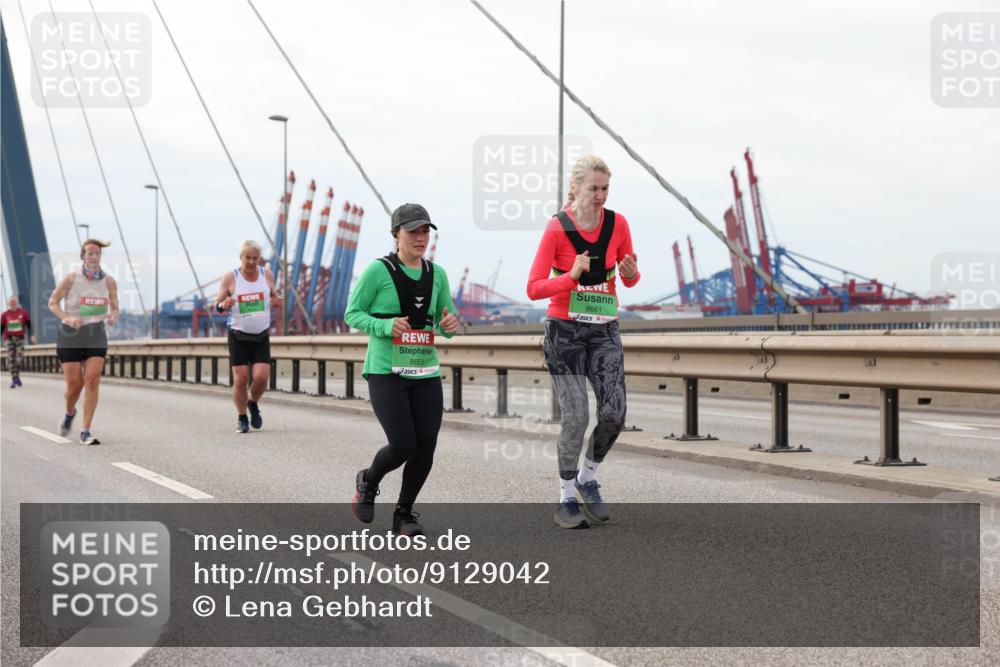 03.10.2025 - Köhlbrandbrückenlauf Lena Gebhardt http://msf.ph/oto/9129042 03.10.2025 16:03:18 Position 2 8653, 8661, 7711 meine-sportfotos.de