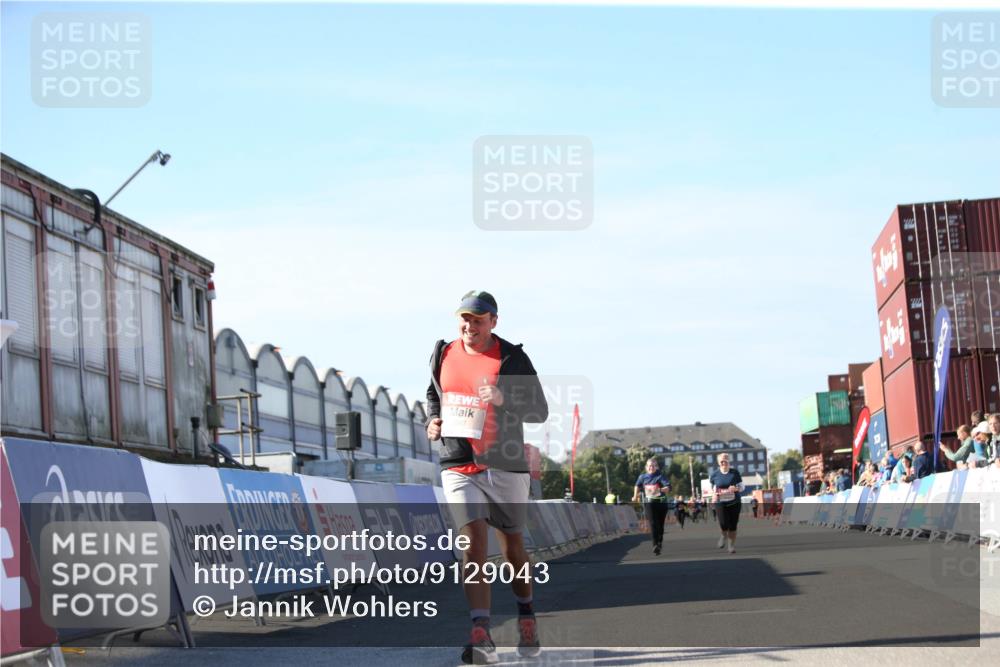 03.10.2025 - Köhlbrandbrückenlauf Jannik Wohlers http://msf.ph/oto/9129043 03.10.2025 13:41:56 Ziel 5043, 5193, 5232, 5250, 5257, 5315 meine-sportfotos.de