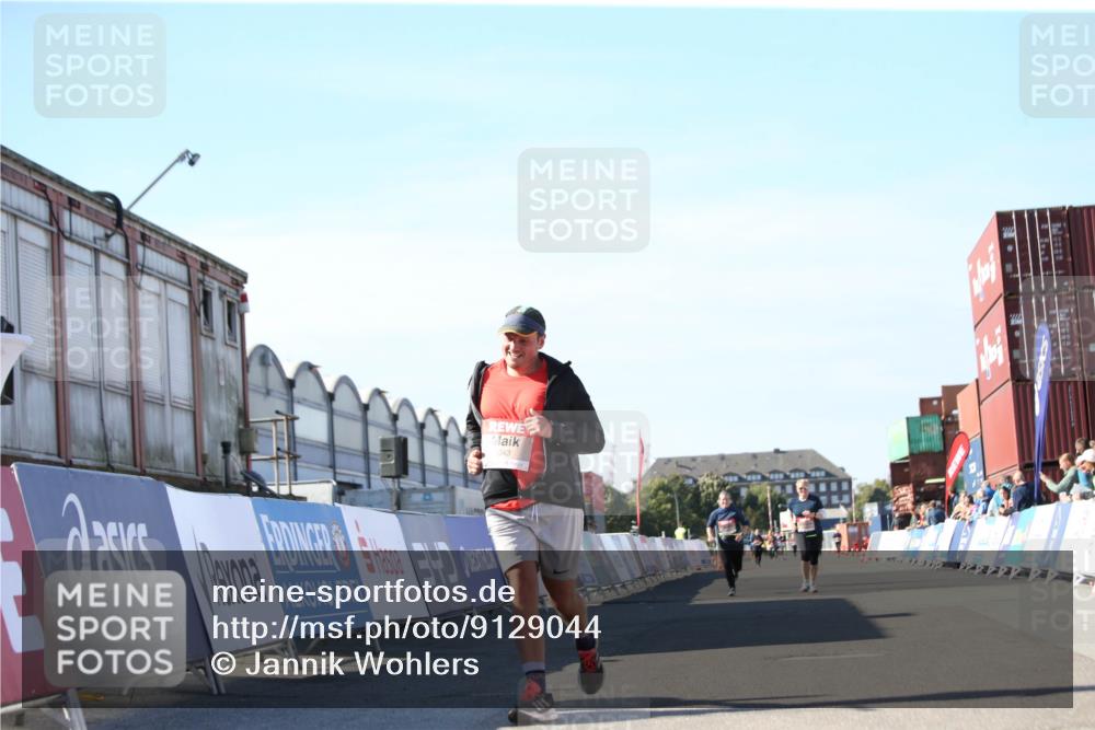 03.10.2025 - Köhlbrandbrückenlauf Jannik Wohlers http://msf.ph/oto/9129044 03.10.2025 13:41:56 Ziel 5043, 5193, 5232, 5250, 5257, 5315 meine-sportfotos.de
