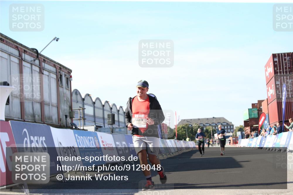 03.10.2025 - Köhlbrandbrückenlauf Jannik Wohlers http://msf.ph/oto/9129048 03.10.2025 13:41:56 Ziel 5043, 5193, 5232, 5250, 5257, 5315 meine-sportfotos.de
