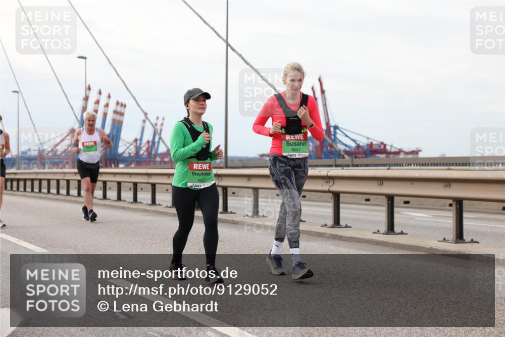 03.10.2025 - Köhlbrandbrückenlauf Lena Gebhardt http://msf.ph/oto/9129052 03.10.2025 16:03:19 Position 2 8653, 8661 meine-sportfotos.de