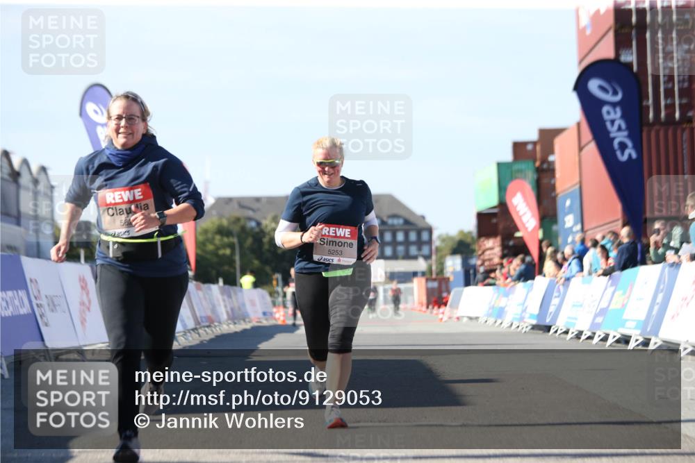 03.10.2025 - Köhlbrandbrückenlauf Jannik Wohlers http://msf.ph/oto/9129053 03.10.2025 13:42:03 Ziel 5043, 5250, 5253, 5315, 5620 meine-sportfotos.de
