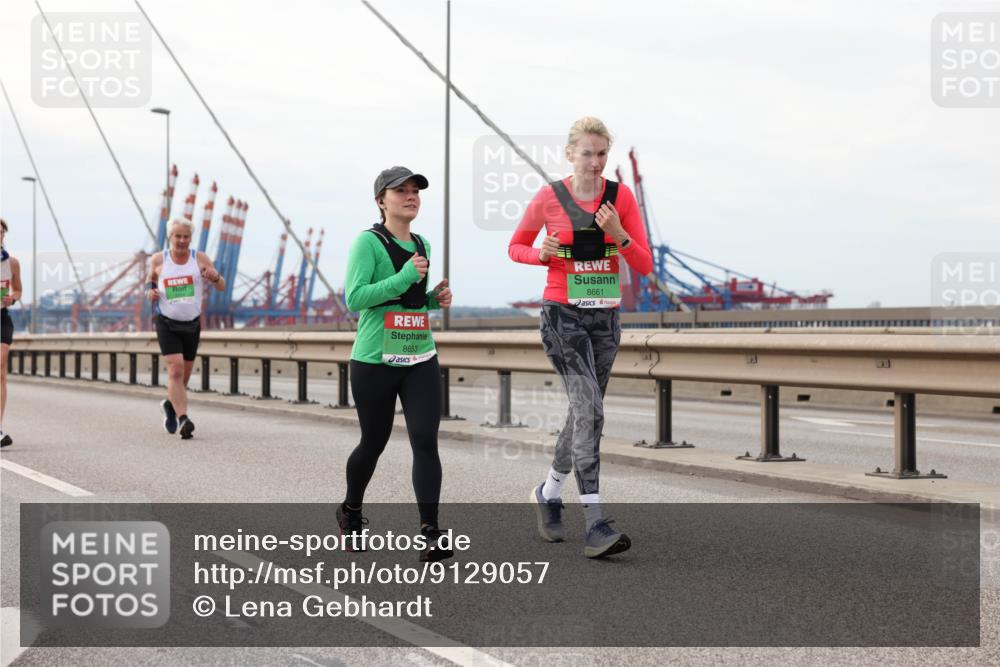 03.10.2025 - Köhlbrandbrückenlauf Lena Gebhardt http://msf.ph/oto/9129057 03.10.2025 16:03:19 Position 2 8653, 8661 meine-sportfotos.de
