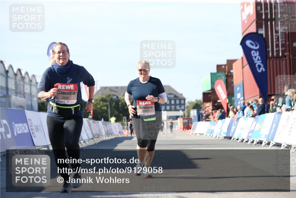 03.10.2025 - Köhlbrandbrückenlauf Jannik Wohlers http://msf.ph/oto/9129058 03.10.2025 13:42:03 Ziel 5043, 5250, 5253, 5315, 5620 meine-sportfotos.de