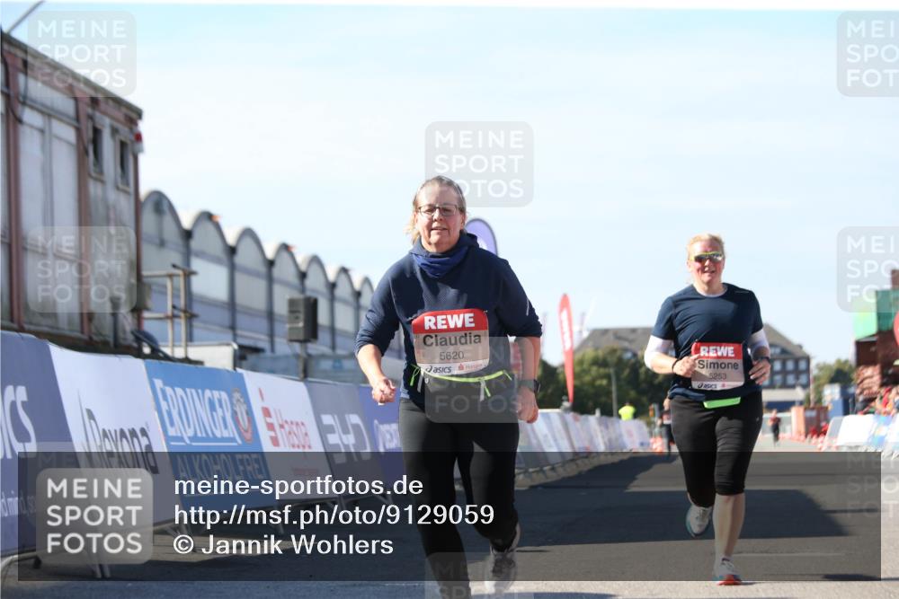 03.10.2025 - Köhlbrandbrückenlauf Jannik Wohlers http://msf.ph/oto/9129059 03.10.2025 13:42:03 Ziel 5043, 5250, 5253, 5315, 5620 meine-sportfotos.de