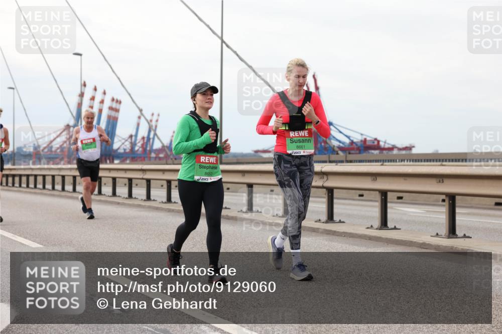 03.10.2025 - Köhlbrandbrückenlauf Lena Gebhardt http://msf.ph/oto/9129060 03.10.2025 16:03:19 Position 2 8653, 8661 meine-sportfotos.de